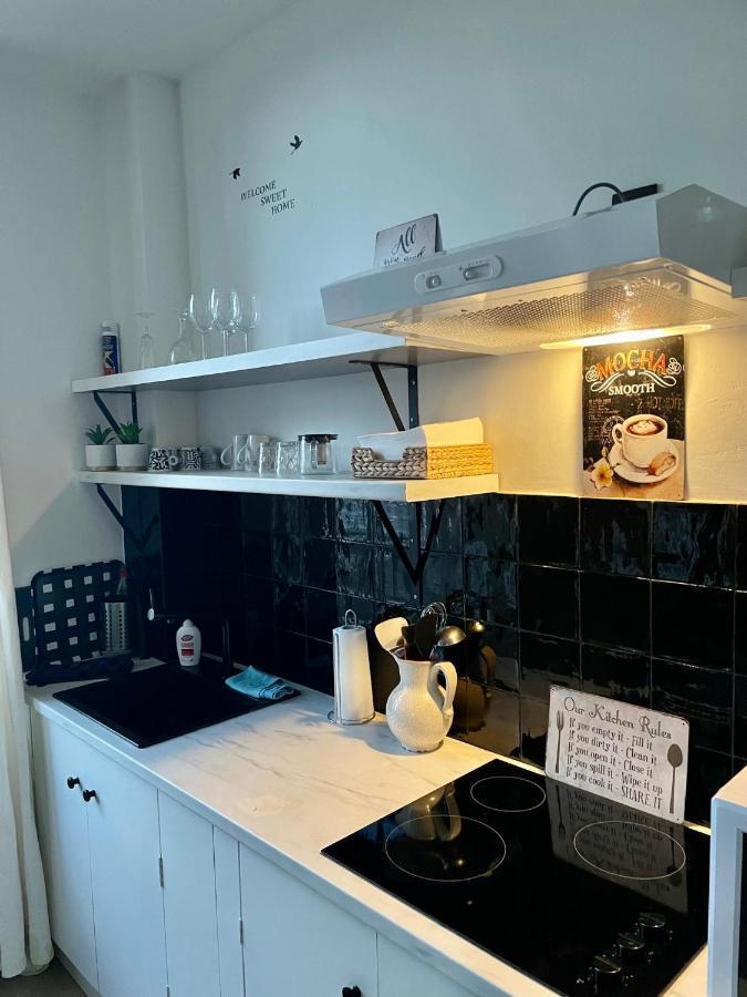 Sleep Inn - Black And White Modern Flat With Cityview Антверпен Екстериор снимка